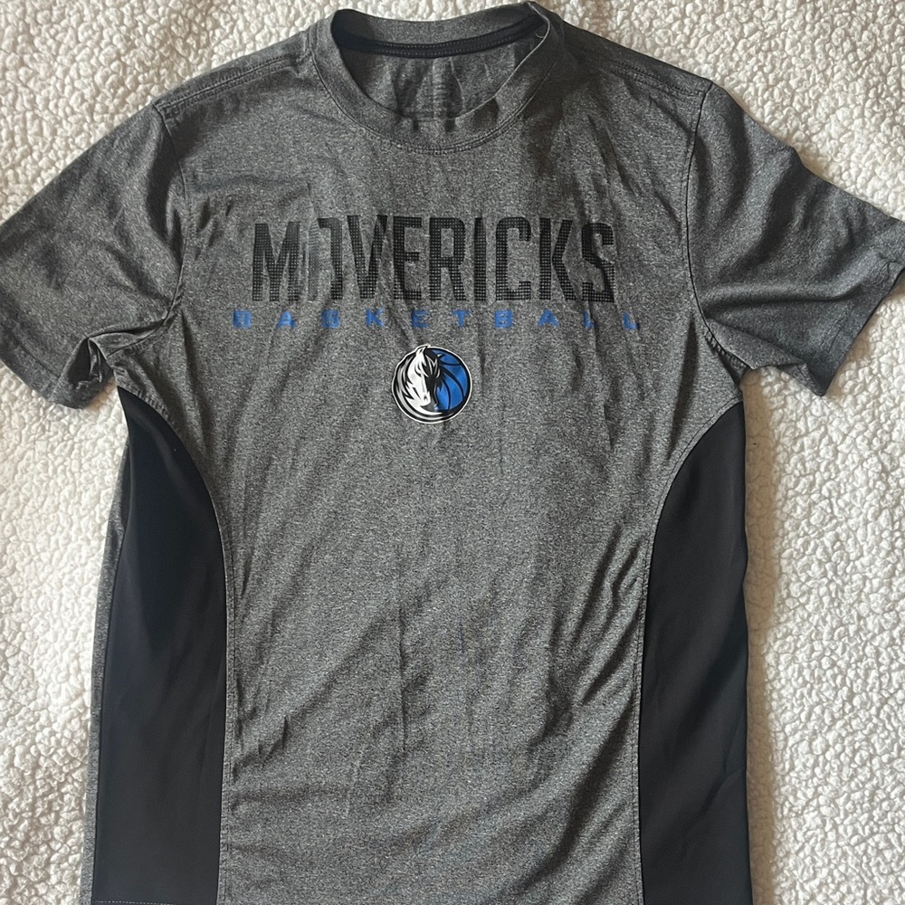NBA Mavericks Gray Performance Short Sleeve Tee with Black Panels